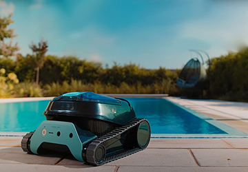 Can you swim with Dolphin LIBERTY 300 pool robot？