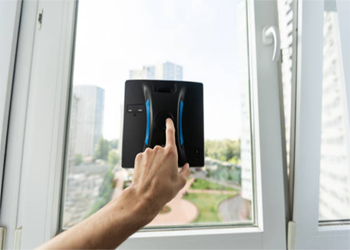 Does the Window Cleaning Robot Drop When It's Working?