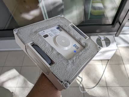 How to Clean Hard Water Stains With a Window Cleaning Robot